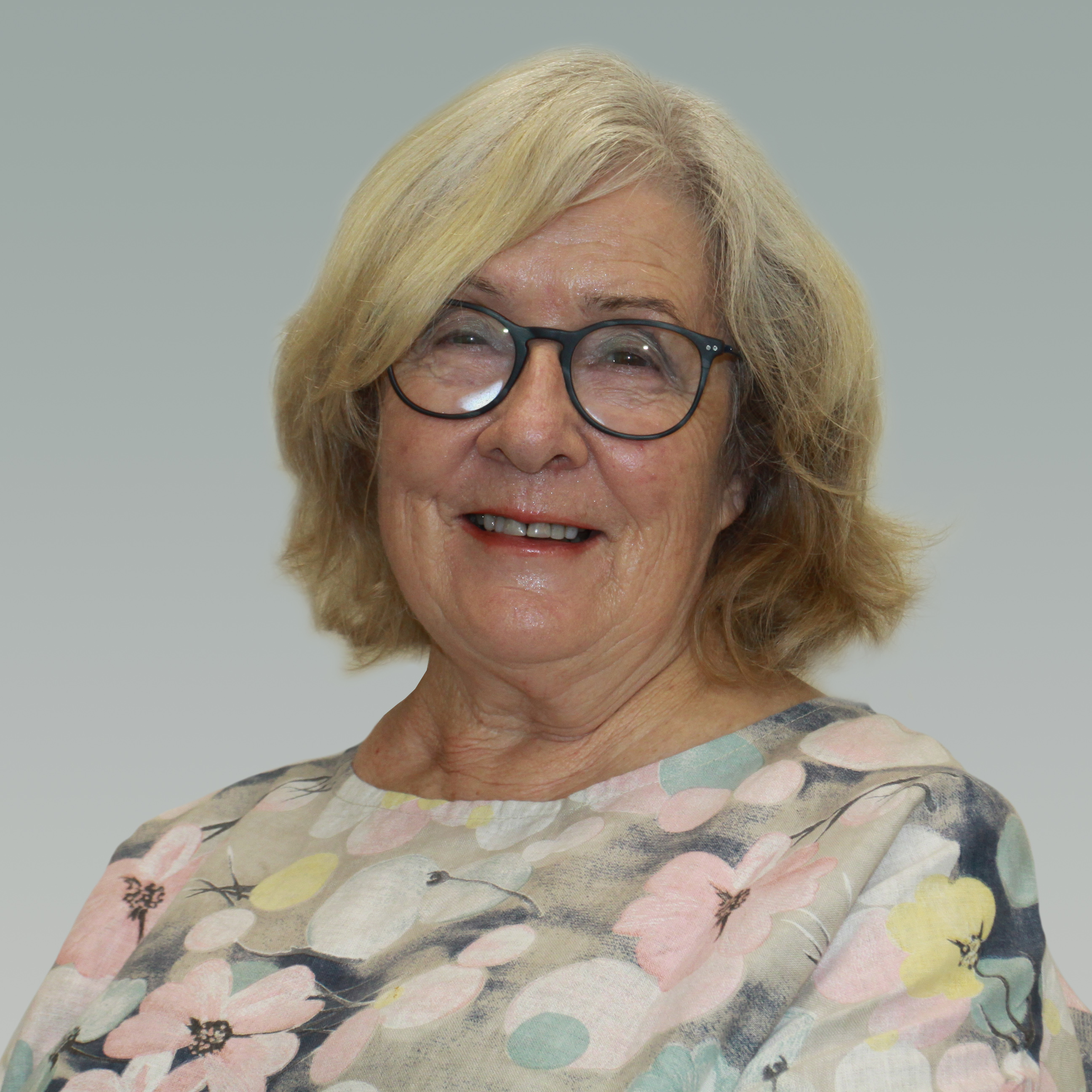 Headshot of Councillor Liz Barlow 