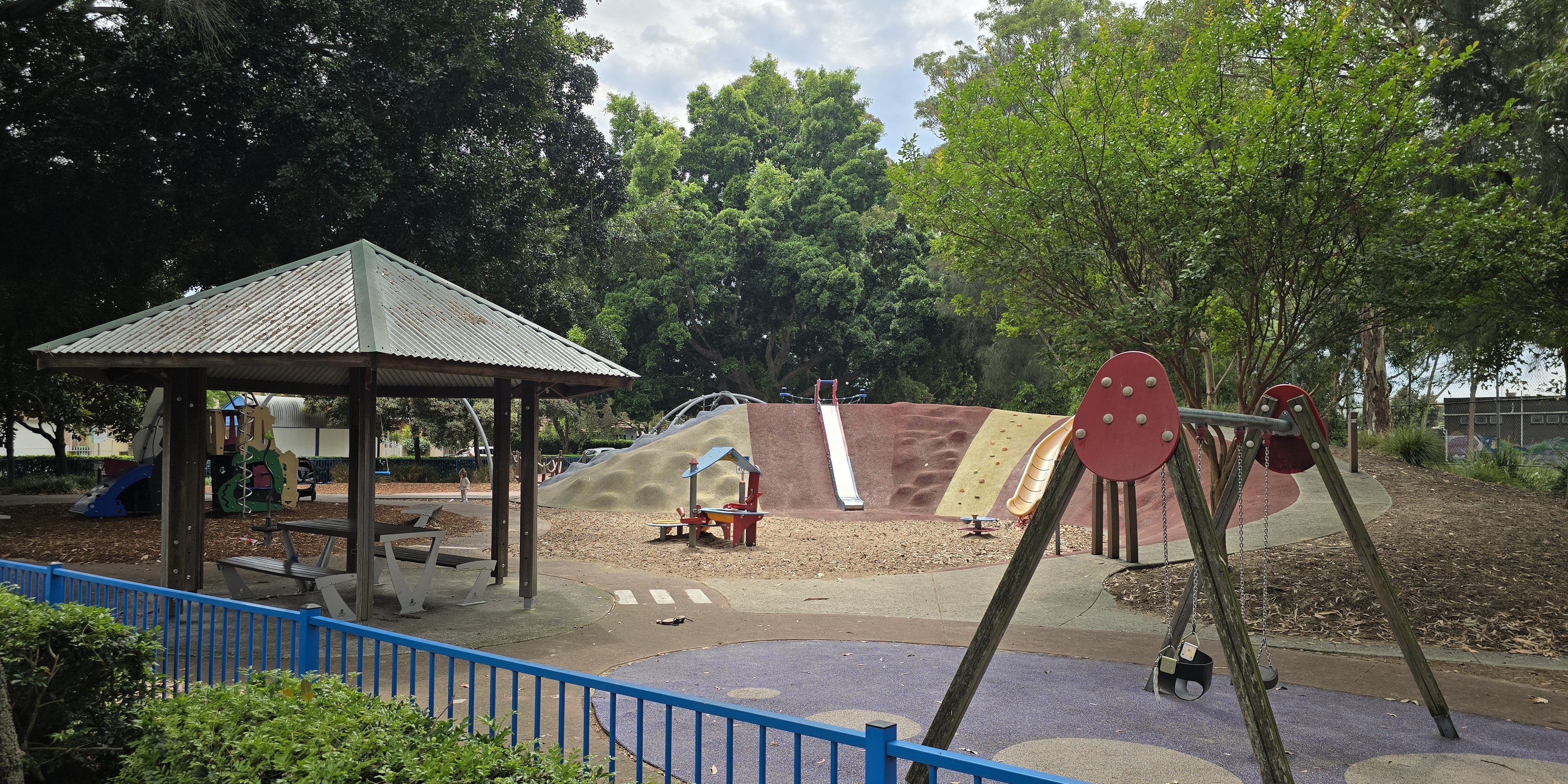 l'estrange park, mascot