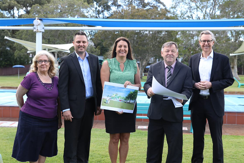 Councillors Liz Barlow, Scott Morrissey and Christina Curry with Bayside Mayor Bill Saravinovski, Sydney Airport CEO Geoff Culbert